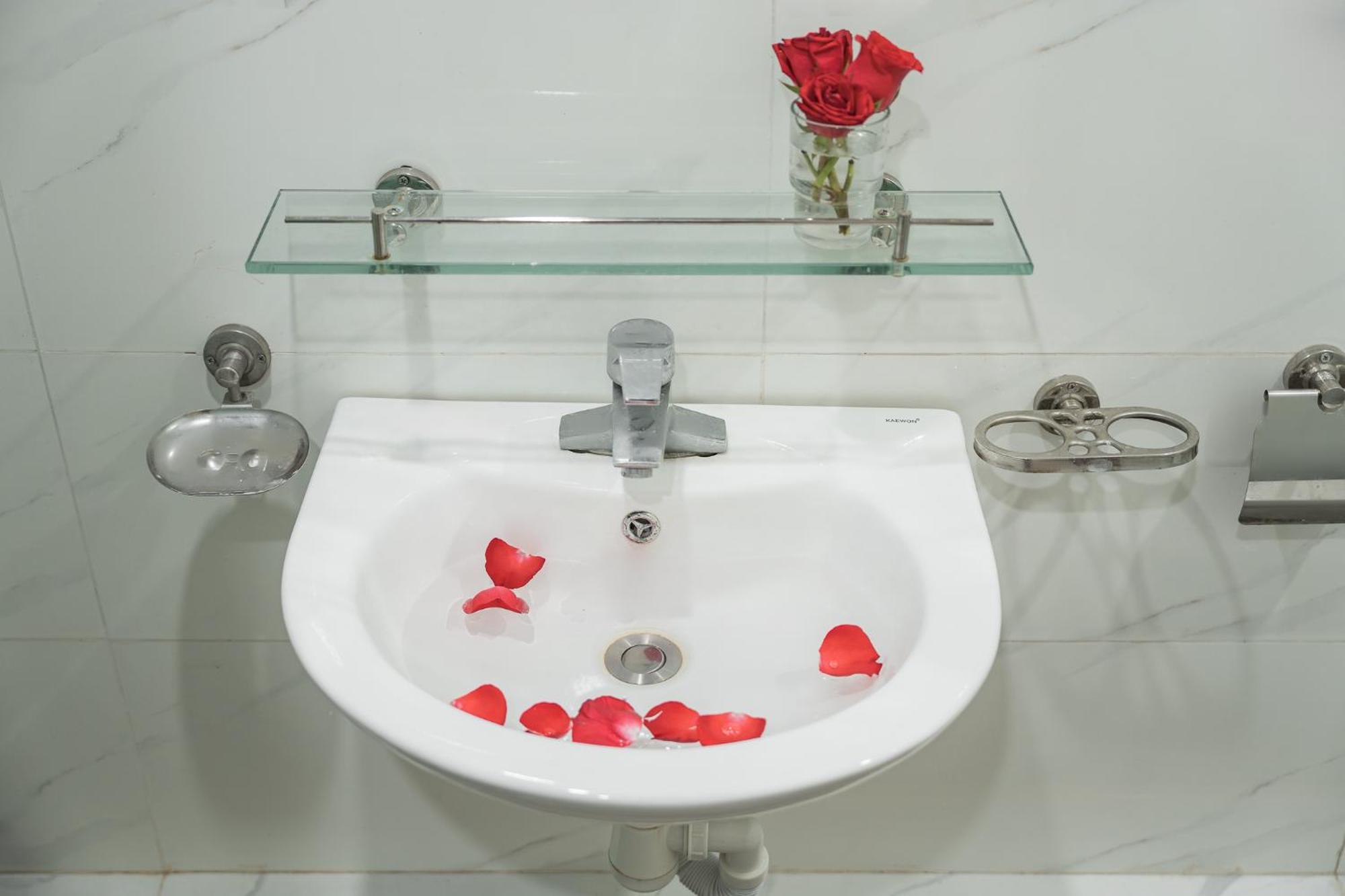 Laura House Hotel Ханой Екстериор снимка